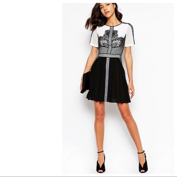 Karen Millen Dresses & Skirts - Karen Millen Graphic Placed Lace Dress